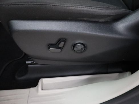 Used 2021 Chrysler Pacifica Touring w/ Cold Weather Group FWD image 10