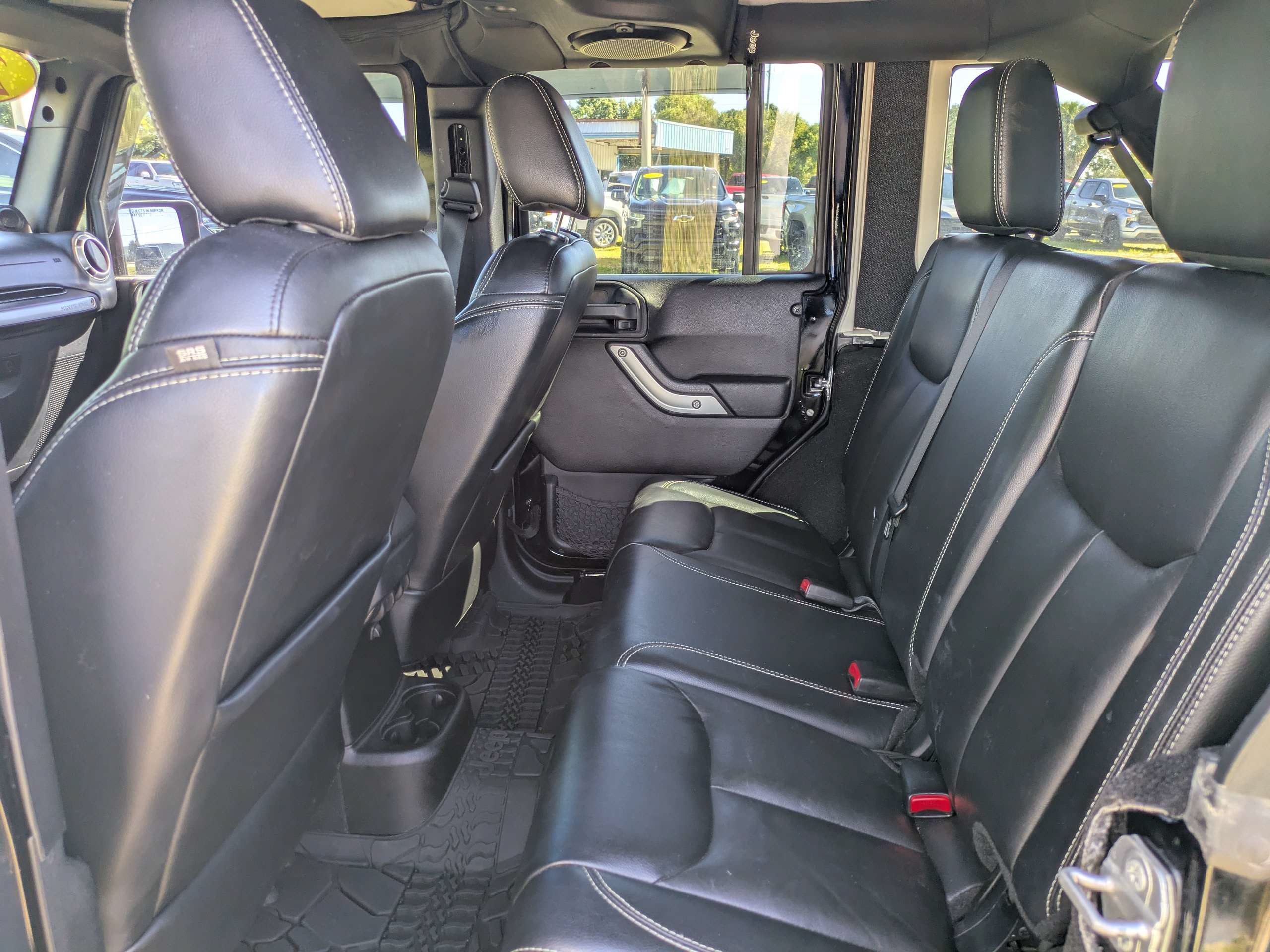 Used 2014 Jeep Wrangler Unlimited Rubicon w/ Connectivity Group AWD/4WD image 12