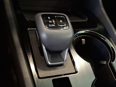 Used 2023 Nissan Rogue SV AWD/4WD image 16