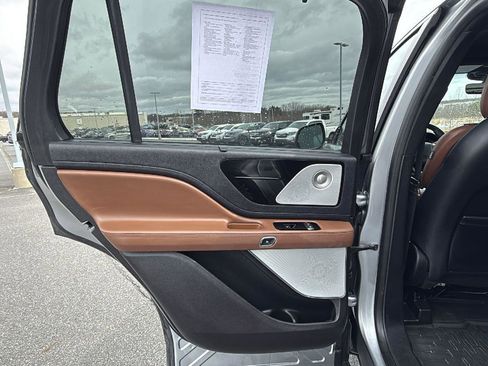 Used 2020 Lincoln Aviator Reserve w/ Equipment Group 201A image 23