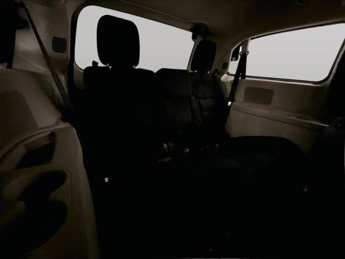 Used 2019 Dodge Grand Caravan SE image 27