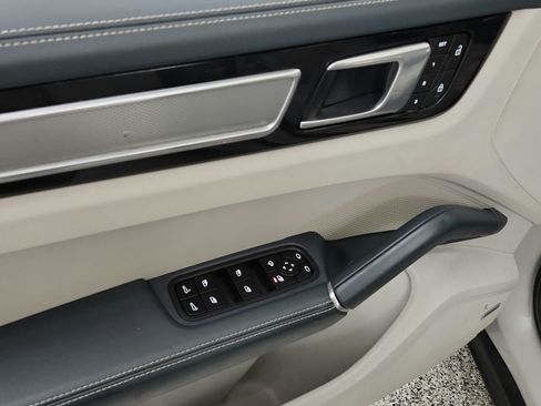 Used 2023 Porsche Cayenne Platinum Edition AWD/4WD image 19