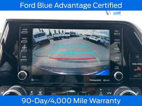 Used 2021 Toyota Highlander XLE AWD/4WD image 22