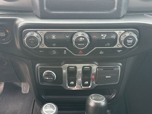 Used 2022 Jeep Wrangler Sport S image 24