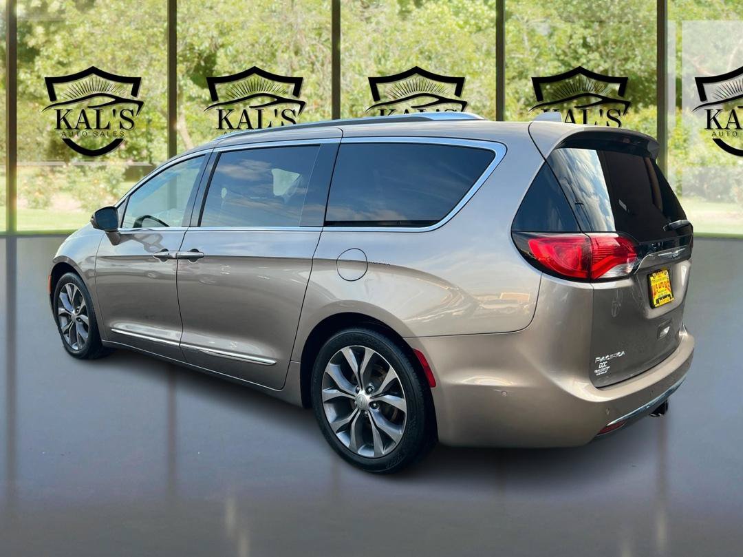Used 2018 Chrysler Pacifica Limited FWD image 7