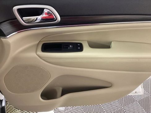 Used 2020 Jeep Grand Cherokee Limited w/ Luxury Group II image 20