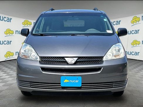 Used 2005 Toyota Sienna LE w/ LE Pkg 1 FWD image 2