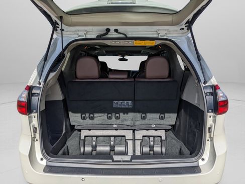 Used 2017 Toyota Sienna Limited image 15