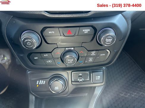 Used 2020 Jeep Renegade Latitude w/ Cold Weather Group AWD/4WD image 25