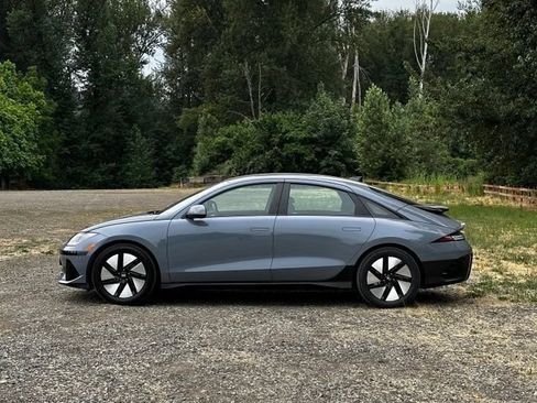 Certified 2025 Hyundai Ioniq 6 SE RWD image 7