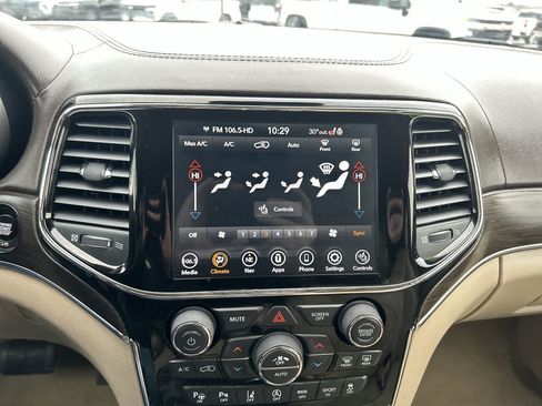 Used 2020 Jeep Grand Cherokee Overland image 27