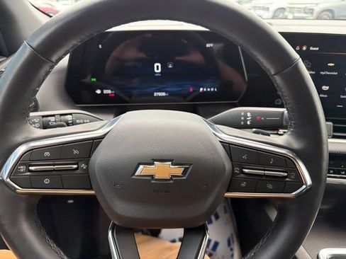 Used 2025 Chevrolet Equinox LT FWD image 13