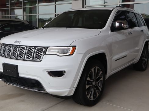Used 2018 Jeep Grand Cherokee Overland AWD/4WD image 3