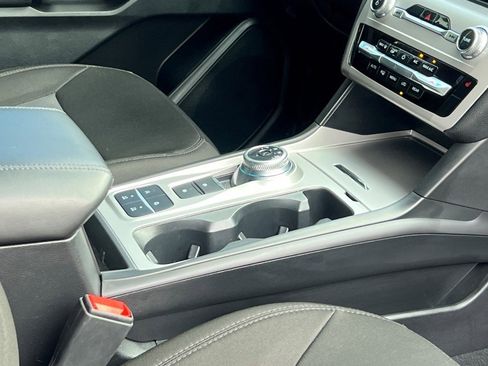 Used 2023 Ford Explorer XLT image 9