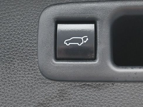 Used 2022 Toyota Highlander XLE AWD/4WD image 33
