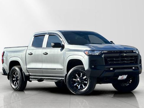 Used 2025 Chevrolet Colorado W/T image 1