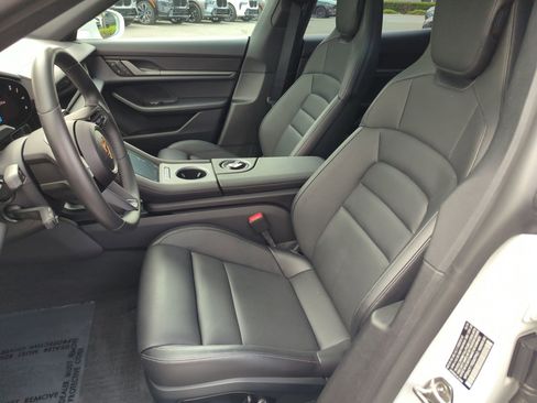 Used 2025 Porsche Taycan image 16