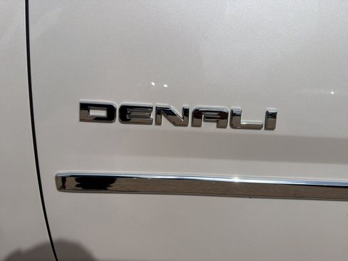 Used 2019 GMC Yukon XL Denali w/ Denali Ultimate Package RWD image 11