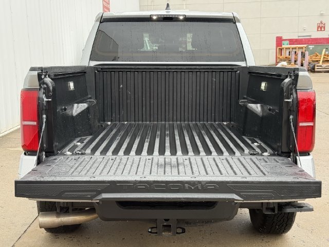 Used 2024 Toyota Tacoma TRD Off-Road AWD/4WD image 33
