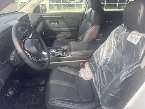 New 2025 Honda Pilot Touring image 16