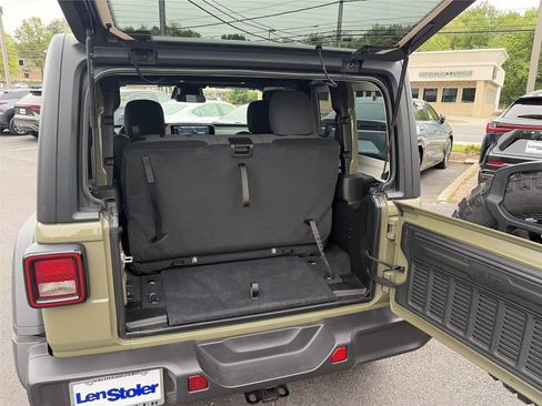 Used 2026 Jeep Wrangler Sport AWD/4WD image 11