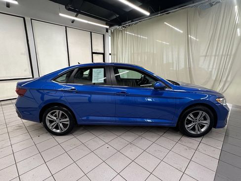 Used 2023 Volkswagen Jetta SE image 3