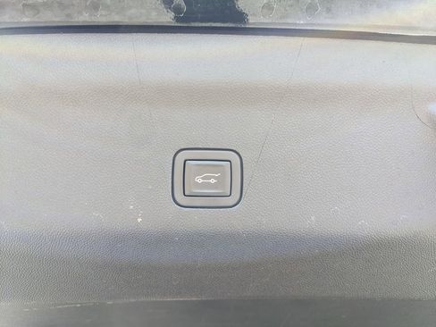 Used 2024 Chevrolet Tahoe Z71 w/ Luxury Package image 49