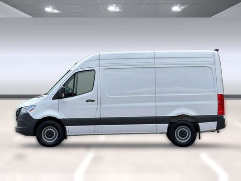 Used 2025 Mercedes-Benz Sprinter 2500 image 2