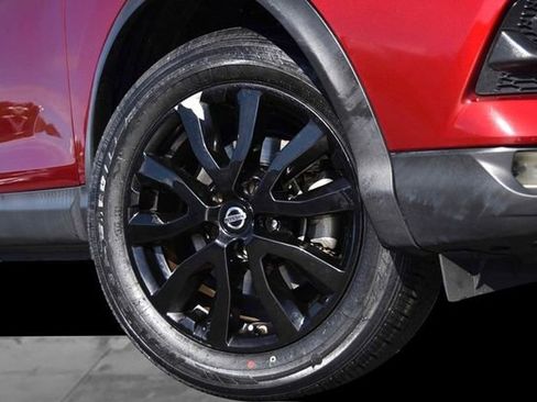 Used 2022 Nissan Rogue Sport SV image 3