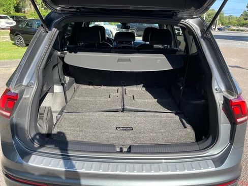 Used 2023 Volkswagen Tiguan SE R-Line FWD image 11