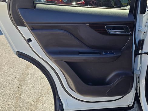 Used 2019 Jaguar F-PACE Portfolio image 21