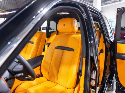 Used 2022 Rolls-Royce Cullinan AWD/4WD image 35