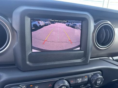 Used 2018 Jeep Wrangler Sport AWD/4WD image 14
