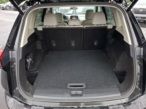 Used 2025 Nissan Rogue SV FWD image 29