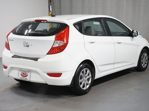 Used 2013 Hyundai Accent GS image 8