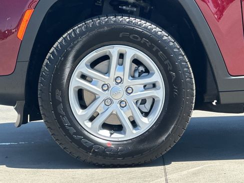 New 2025 Jeep Grand Cherokee Laredo w/ Luxury Tech Group I RWD image 26