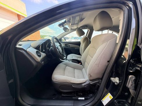 Used 2015 Chevrolet Cruze LT FWD image 11