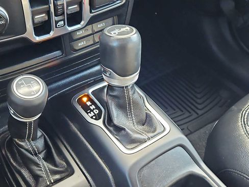 Used 2019 Jeep Wrangler Unlimited Sahara w/ Quick Order Package 24M Moab image 27