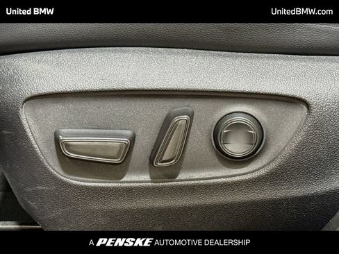 Used 2020 Toyota Highlander XLE FWD image 11