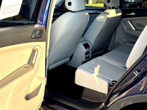Certified 2023 Volkswagen Tiguan SE w/ Panoramic Sunroof Package image 26