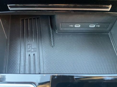 Certified 2025 Volkswagen Atlas Cross Sport SEL R-Line image 23