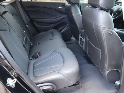 Used 2019 Buick Envision Essence FWD image 18