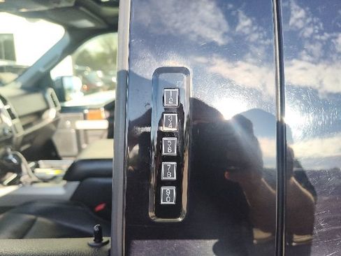 Used 2018 Ford F150 Lariat w/ Equipment Group 502A Luxury AWD/4WD image 19