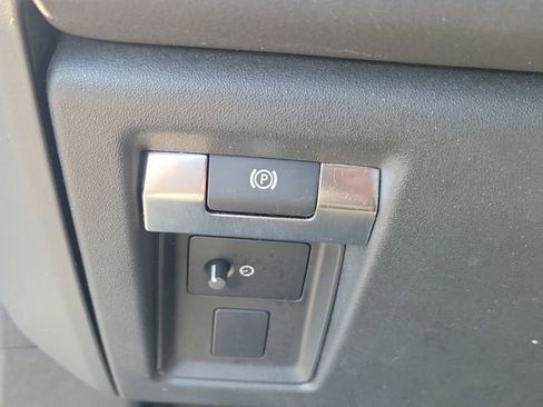 Certified 2023 Land Rover Defender 90 X-Dynamic SE image 18