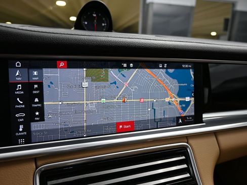 Used 2019 Porsche Panamera image 28