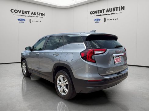 Used 2024 GMC Terrain SLE AWD/4WD image 3