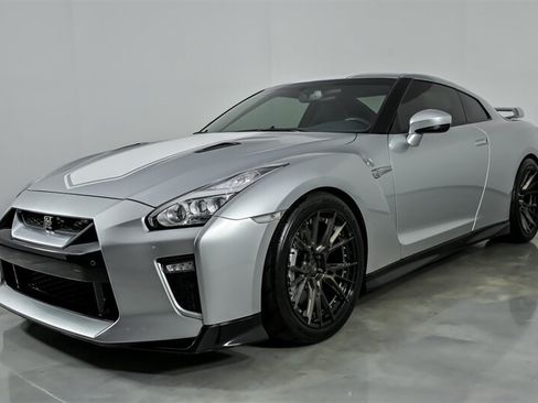 Used 2020 Nissan GT-R Premium AWD/4WD image 6