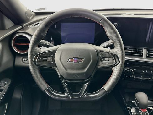 Used 2025 Chevrolet Trax RS w/ Sunroof Package FWD image 18