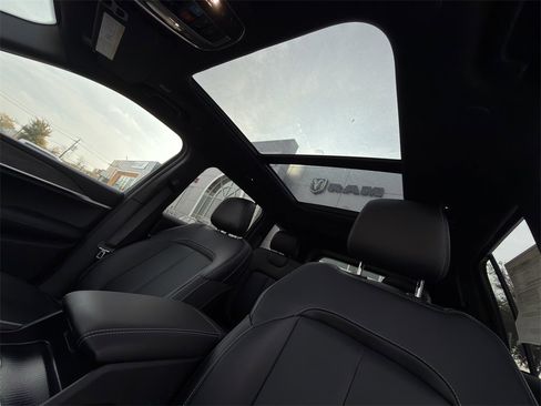New 2025 Jeep Grand Cherokee Limited w/ Black Appearance Package image 20