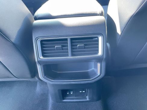 Used 2025 Volkswagen Atlas Cross Sport SE image 24